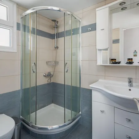 Medusa Πανσιόν Λιβαδάκια